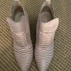 Donald j pliner light pink booties